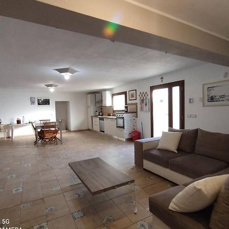 Casa Relax In Periferia Con Ingresso E Parcheggio Privato. Apartment Zimmardo Bagian luar foto