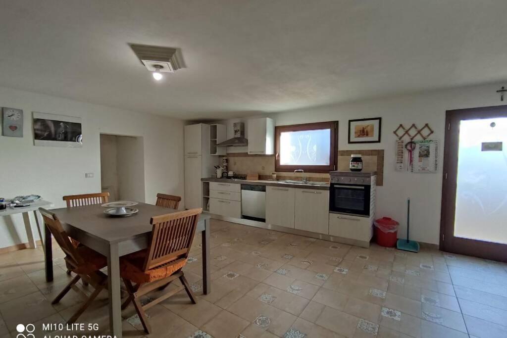 Casa Relax In Periferia Con Ingresso E Parcheggio Privato. Apartment Zimmardo Bagian luar foto