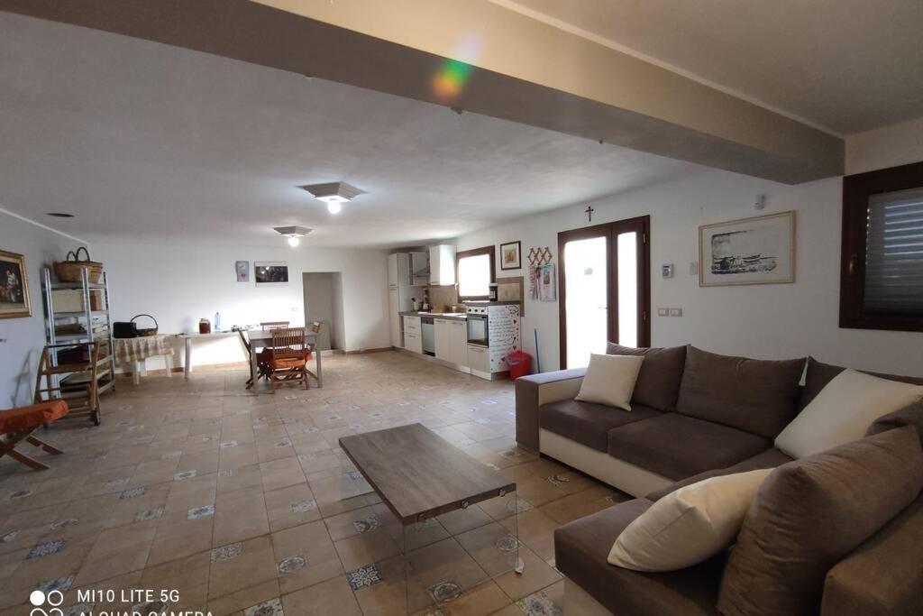 Casa Relax In Periferia Con Ingresso E Parcheggio Privato. Apartment Zimmardo Bagian luar foto