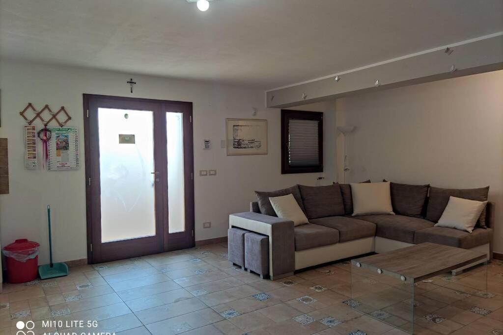 Casa Relax In Periferia Con Ingresso E Parcheggio Privato. Apartment Zimmardo Bagian luar foto