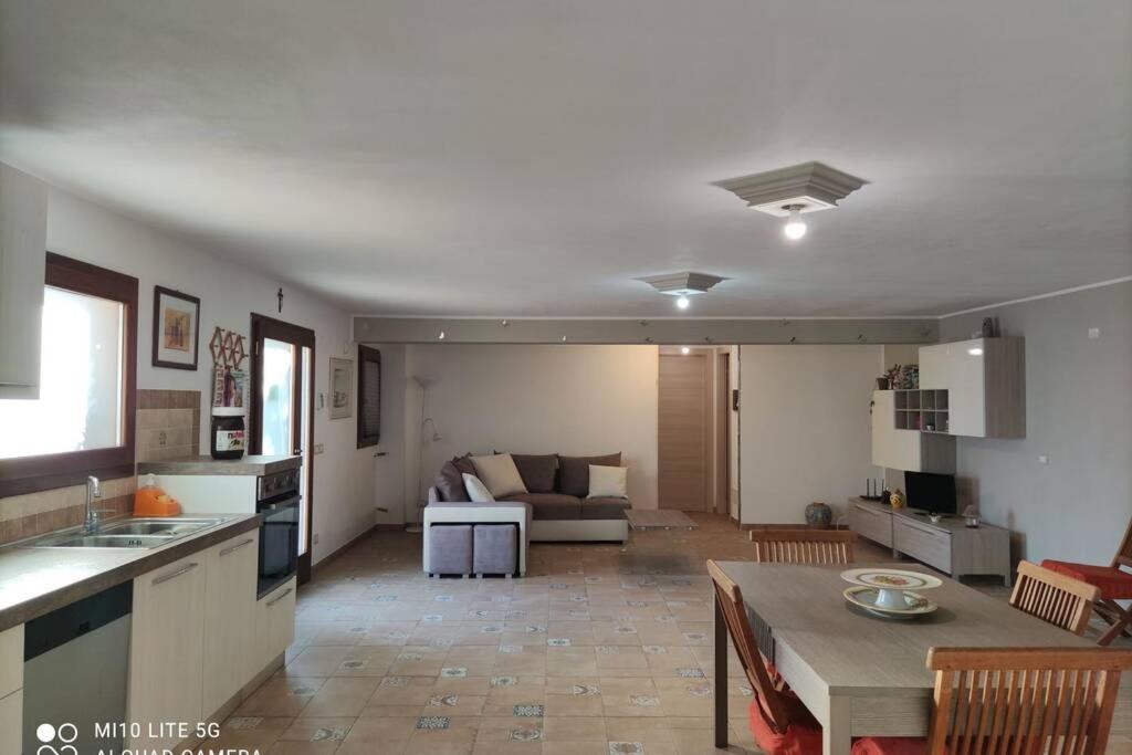 Casa Relax In Periferia Con Ingresso E Parcheggio Privato. Apartment Zimmardo Bagian luar foto