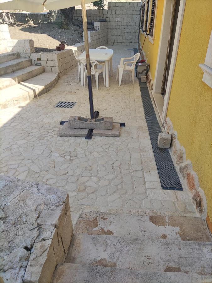 Casa Relax In Periferia Con Ingresso E Parcheggio Privato. Apartment Zimmardo Bagian luar foto