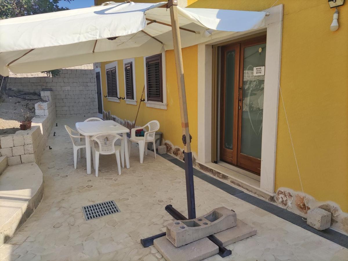 Casa Relax In Periferia Con Ingresso E Parcheggio Privato. Apartment Zimmardo Bagian luar foto