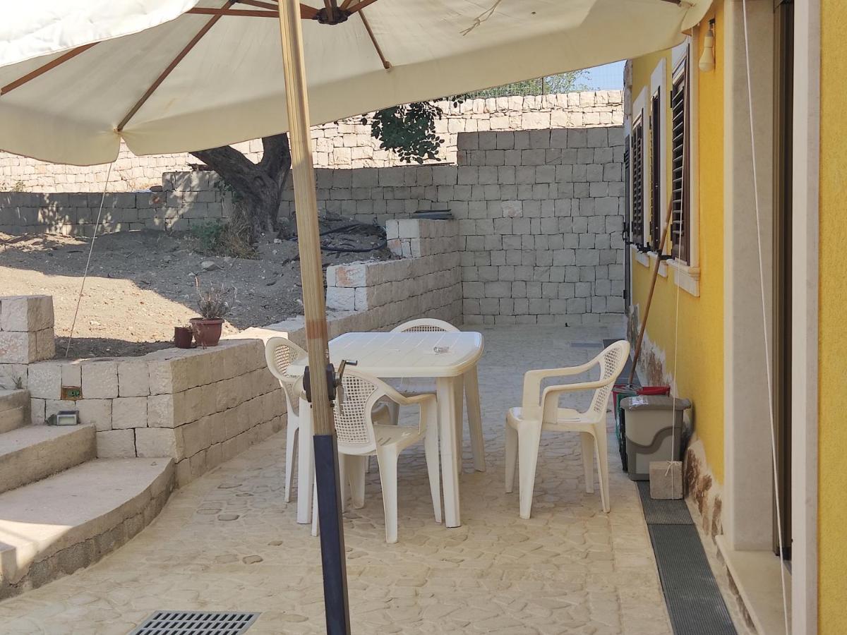 Casa Relax In Periferia Con Ingresso E Parcheggio Privato. Apartment Zimmardo Bagian luar foto